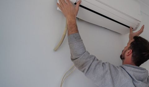 Fitting a split system's indoor unit onto its wall plate
